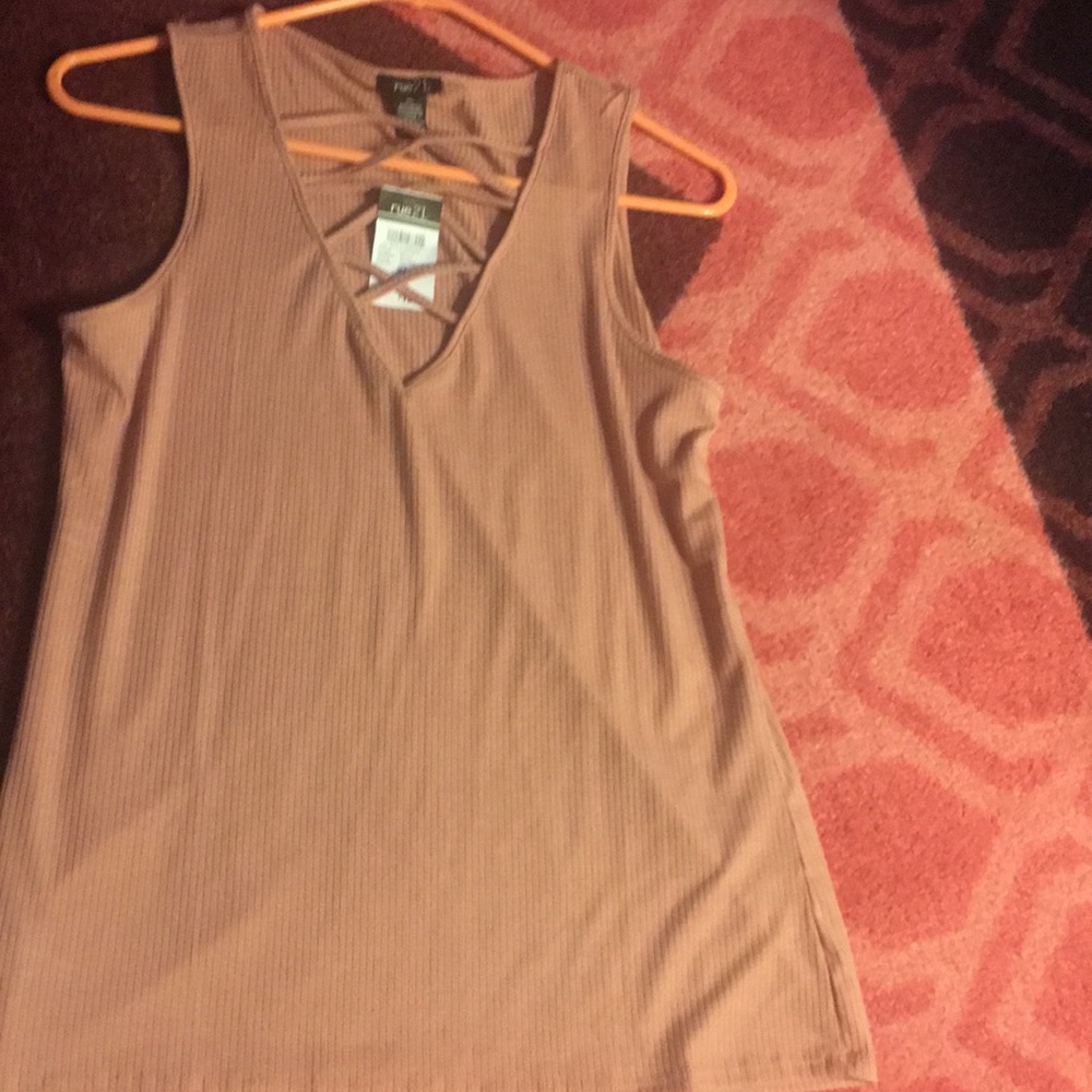 Sleeveless top low cut
